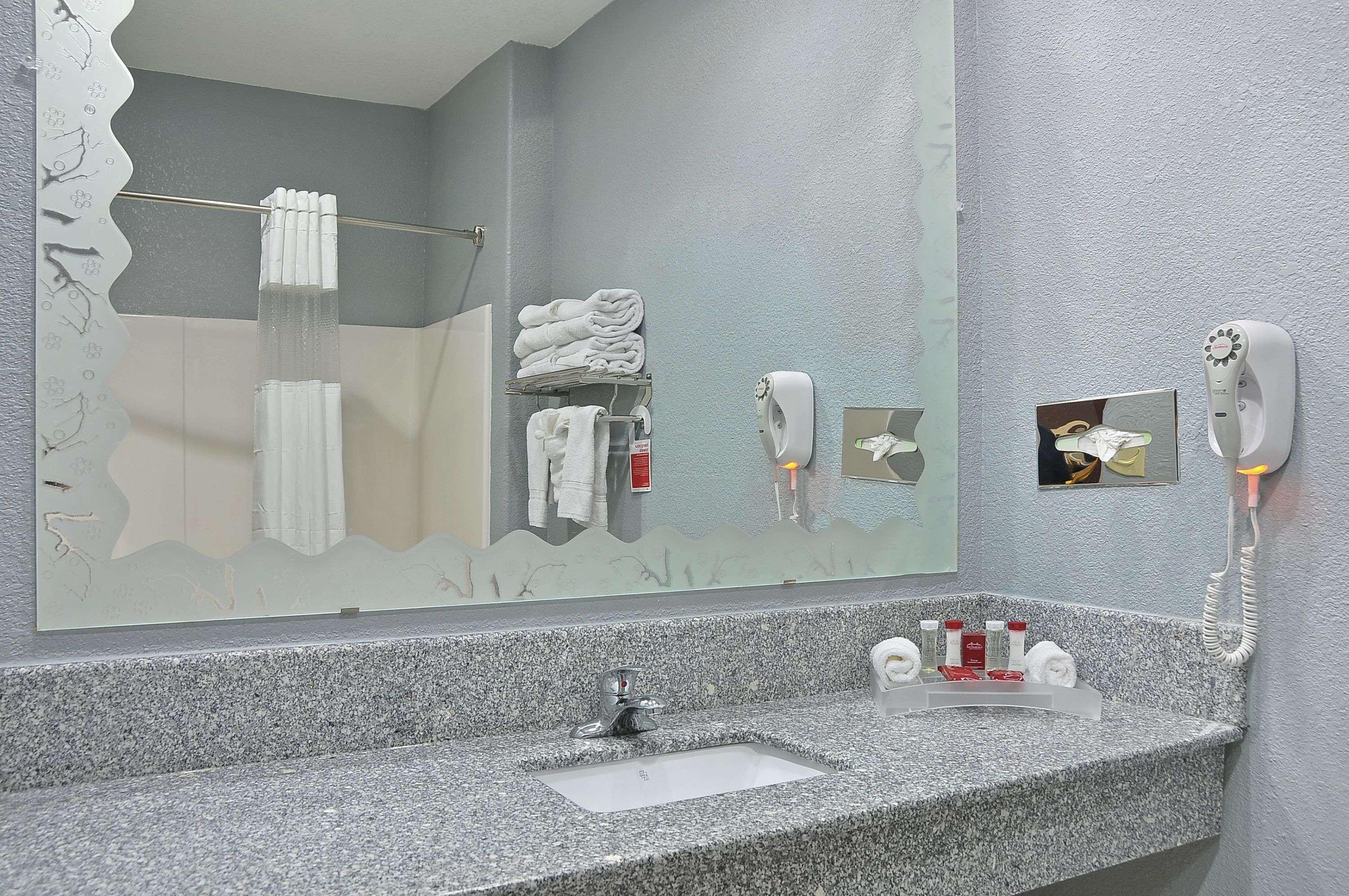 Hotel Ramada By Wyndham South Waco 3*