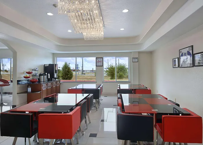 Ramada By Wyndham South Waco