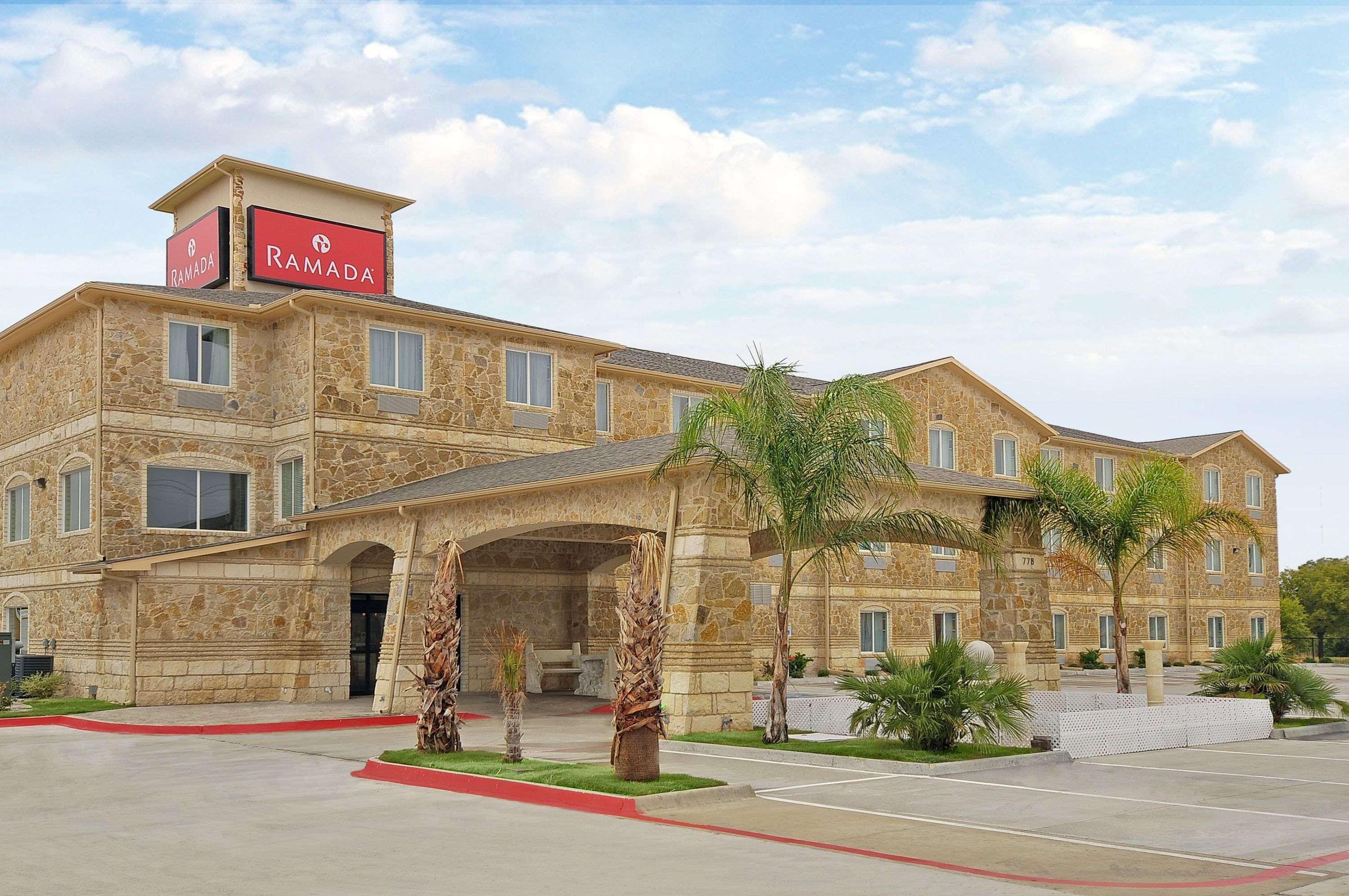 Hotel Ramada By Wyndham South Waco Hewitt